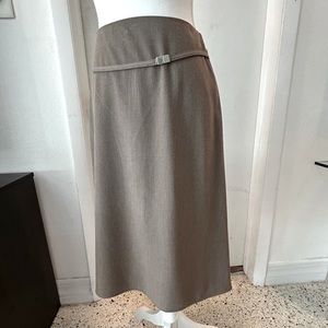 Limited skirt
